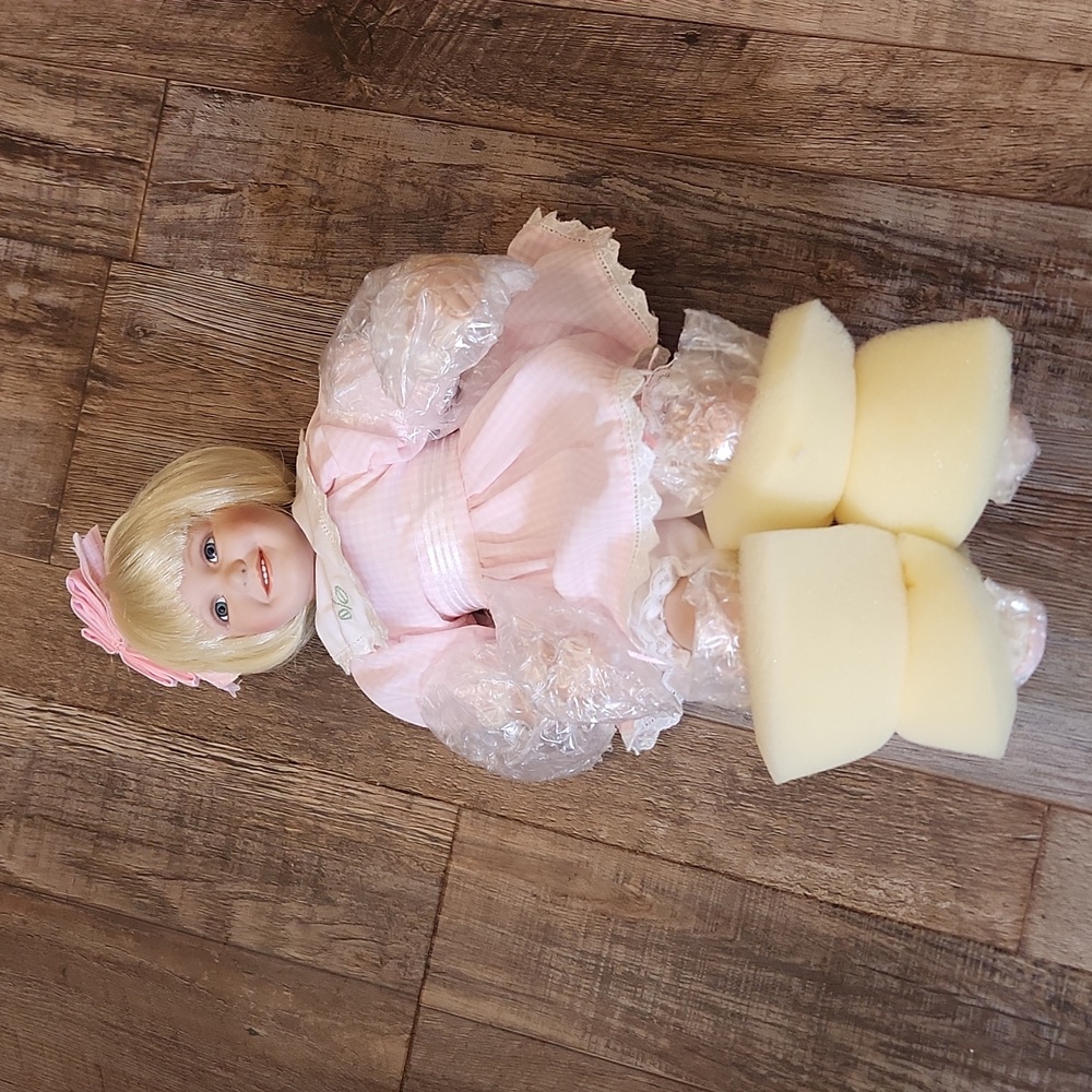 Avon Vintage The Ashton-Drake Galleries Susie Doll Best Friends Forever‎ Collect